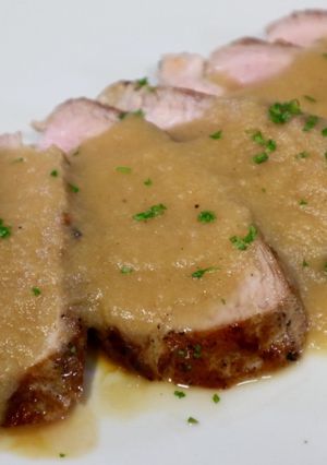 Una foto de Solomillo de cerdo en salsa de manzana