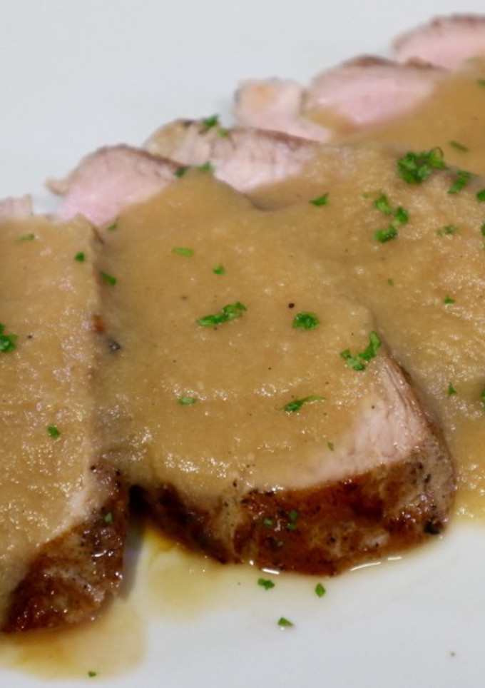 Una foto de Solomillo de cerdo en salsa de manzana