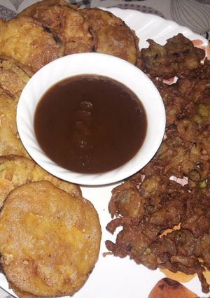 A picture of Onion & brinjal pakawri.