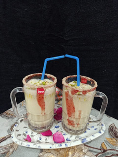 ઠંડાઈ (Thandai Recipe In Gujarati) રેસીપી મુખ્ય ફોટો