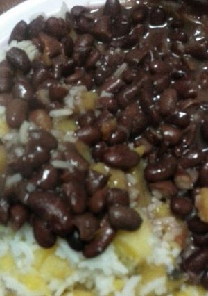 A picture of Stewed Beans served with Rice Waru.