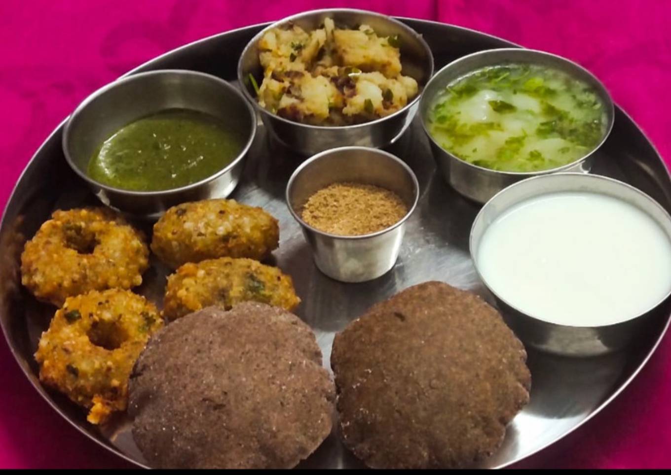 Falahari thali (kuttu puri)