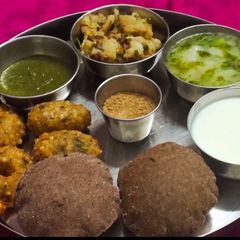 A picture of Falahari thali (kuttu puri).