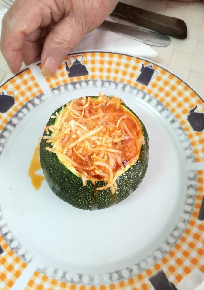 Una foto de Calabacines luna rellenos de carne picada