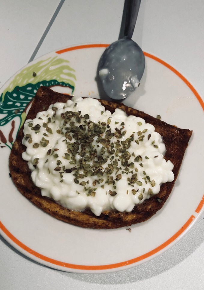 Una foto de Pan de atún al pimentón con queso cottage