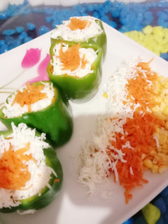 ત્રિરંગી સિમલા મિર્ચ (Trirangi simala mirch Recipe In Gujarati) રેસીપી મુખ્ય ફોટો