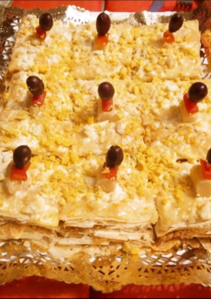 Una foto de Tartitas con crema de atún, espárragos y mayonesa