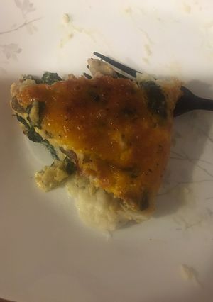 A picture of Spinach quiche with potato crust.