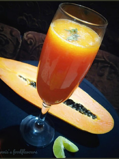 A picture of Super healthy papaya juice.