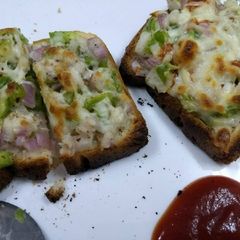 A picture of Bread pizza.