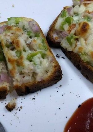 A picture of Bread pizza.