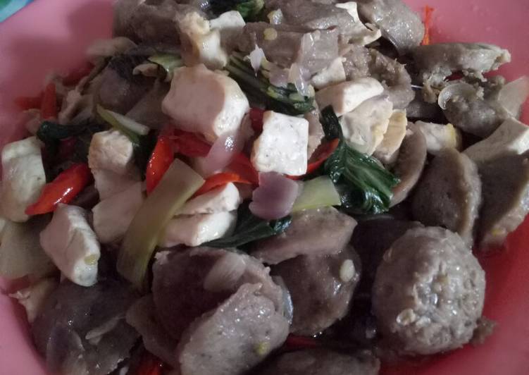 Resep Tumis bakso saus tiram yang Bikin Ngiler