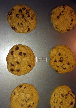 A picture of Big Chocolate Chip Cookies.