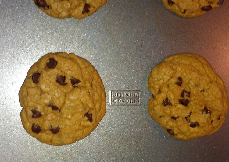 Big Chocolate Chip Cookies