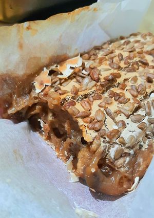 A picture of Walnut Raisin Rice Cake 호두 건포도 찰떡.