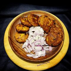 A picture of Aloo paneer tikkis.