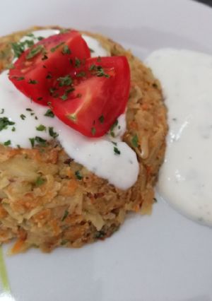 Zöldséghalom fokhagymás joghurttal recept fotója