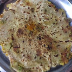 A picture of Carrot paratha with peas.