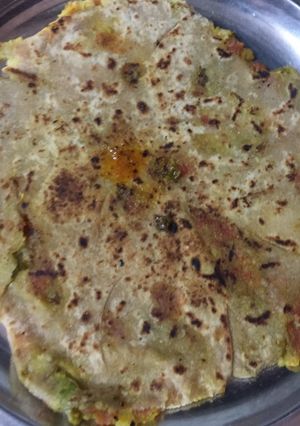 A picture of Carrot paratha with peas.