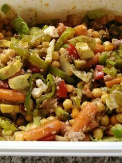 Una foto de Ensalada de garbanzos