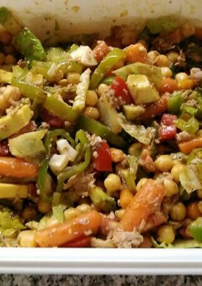 Una foto de Ensalada de garbanzos
