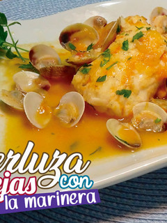 Una foto de Merluza con almejas a la marinera ¡Súper fácil y espectacular!