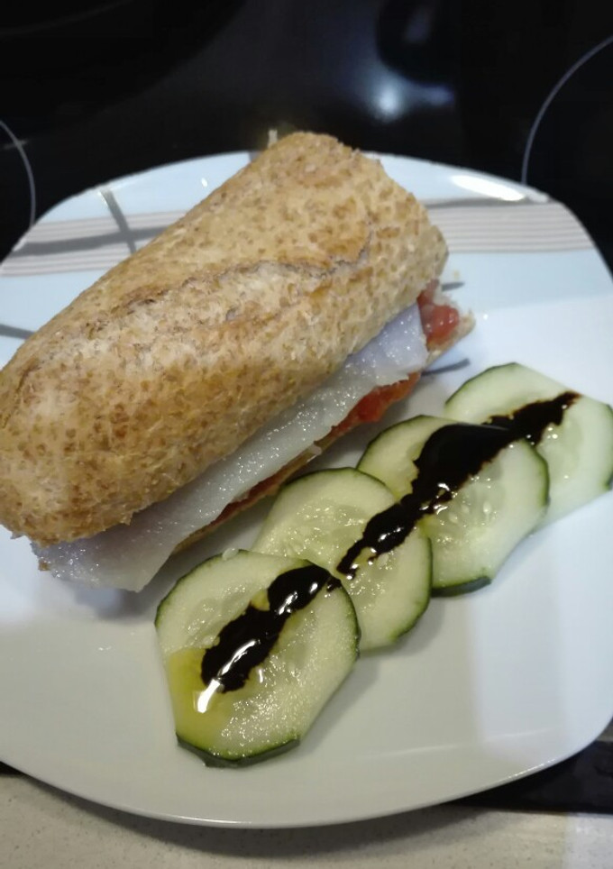 Una foto de Bocadillo integral de ahumados