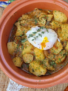 Una foto de Guiso de patatas con setas