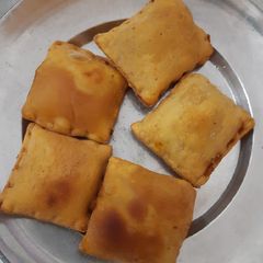 A picture of Pizza puff.