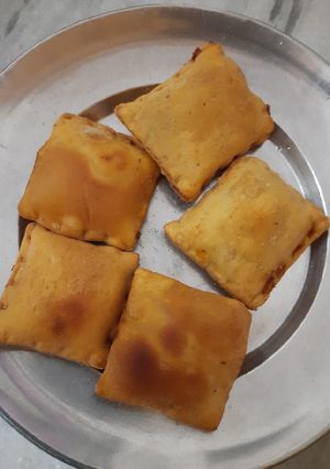 A picture of Pizza puff.