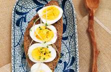 Eatclean: ăn sáng với bánh mì đen và trứng luộc (3)