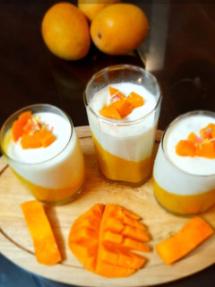 ম্যাঙ্গো পান্না কোটা (Mango panna cotta recipe in Bengali) রেসিপির প্রধান ছবি