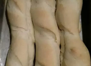 Una foto de Pan casero tipo baguette