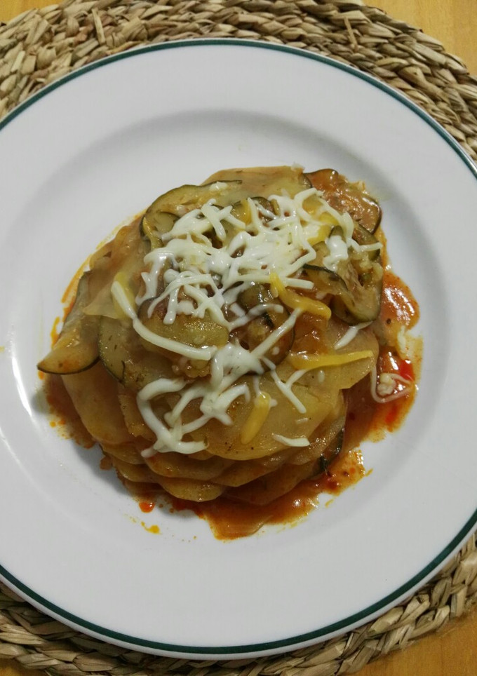 Una foto de Milhojas de patata y calabacín