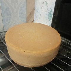 Baking a bubble gum flavors cake A picture of Baking a bubble gum flavors cake.