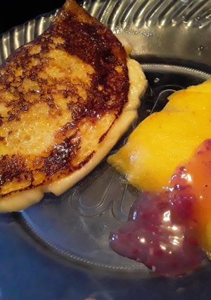 Una foto de Omelette de plátano maduro para desayunar... 😘🍌🧀🥓🥚🍳🍌😘