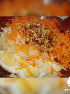 Una foto de Ensalada con brotes de lentejas