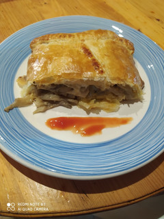 Una foto de Hojaldre relleno de pollo y setas 🐤🍄🧀