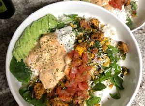 Une photo de Taco bowl au poulet et au cottage cheese