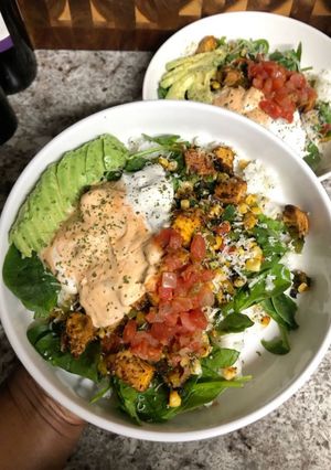 Une photo de Taco bowl au poulet et au cottage cheese