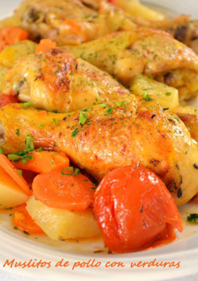 Una foto de Muslitos de pollo con verduras. (Thermomix)