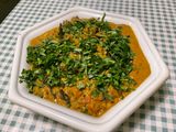 Dahl au curry jaune, légumes, cajous et gingembre au lait de coco