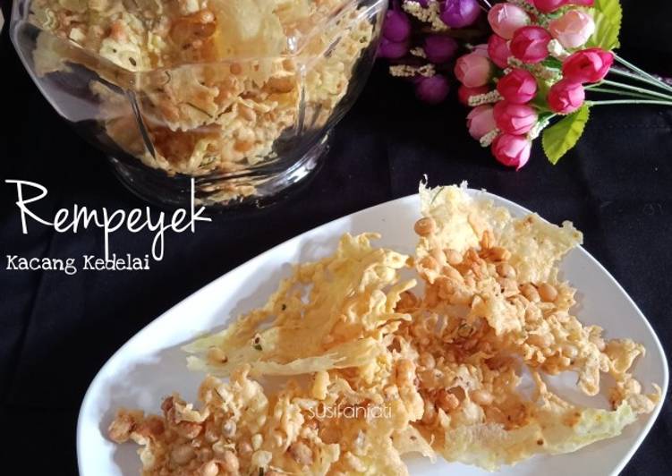 Rempeyek kacang kedelai