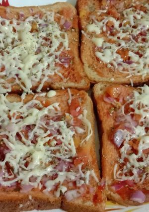 ব্রেড পিজ্জা(bread pizza recipe in Bengali) রেসিপির প্রধান ছবি