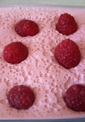 Una foto de Mousse de frambuesa