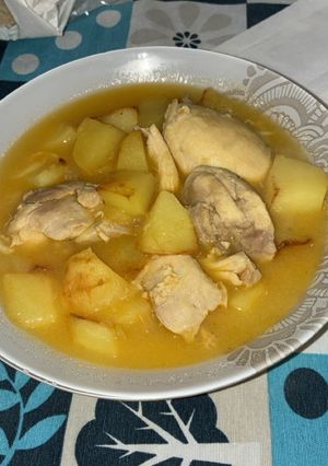 Una foto de Guiso de Pollo con Patatas y Pimiento
