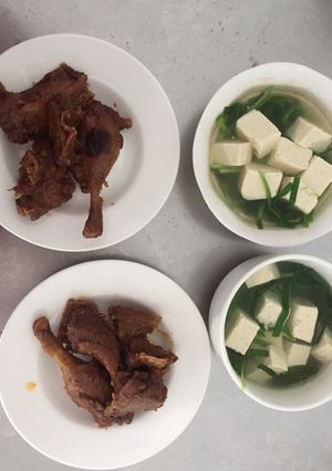 Hình của món Vịt Khìa,Canh Đậu Phụ Non Nấu Hẹ.