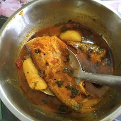 A picture of Pabda Fish curry.