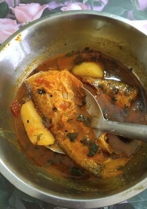 A picture of Pabda Fish curry.