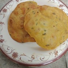 A picture of Alu kachori.